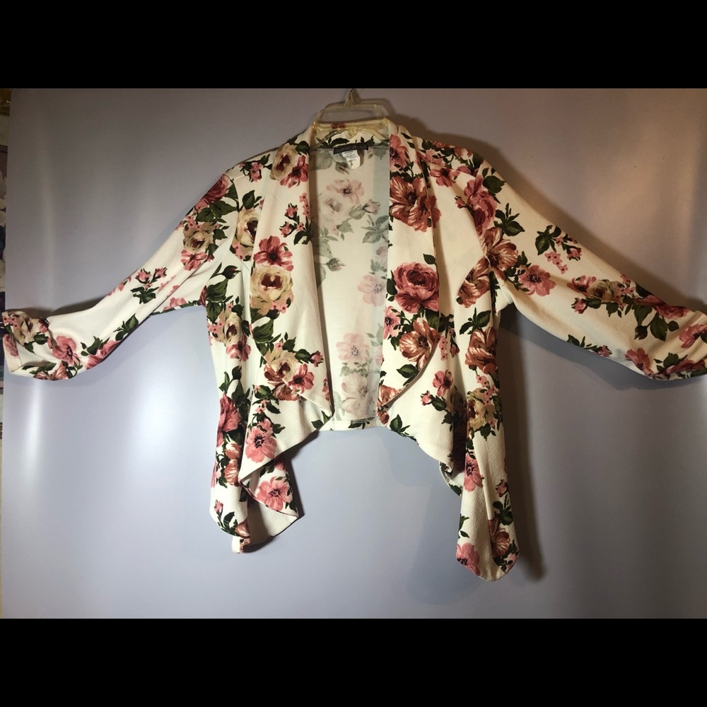 Beautiful cardigan with rose printed design